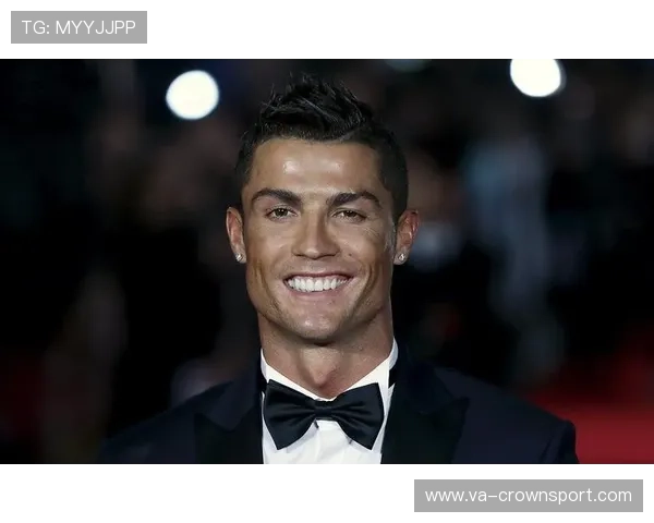 C罗家冰箱里塞满蛋白粉，邻居说半夜还能听见他做卷腹