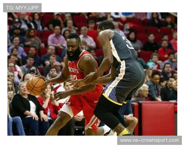 哈登由单打转挡拆为恩比德制造三分空间，提升回合效率