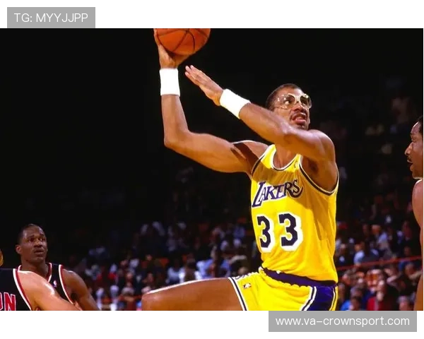 卡里姆·阿布杜尔-贾巴尔内线单打效率显著高于同期中锋