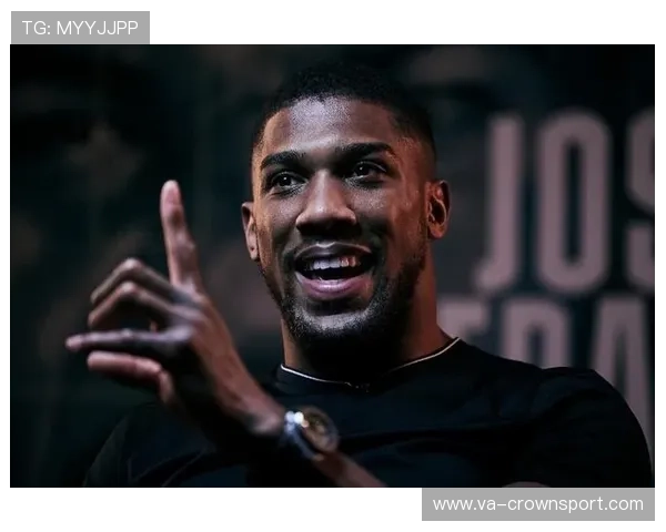 安东尼·约书亚大晚上连吃两份龙虾？这豪门日子也太奢侈了吧！