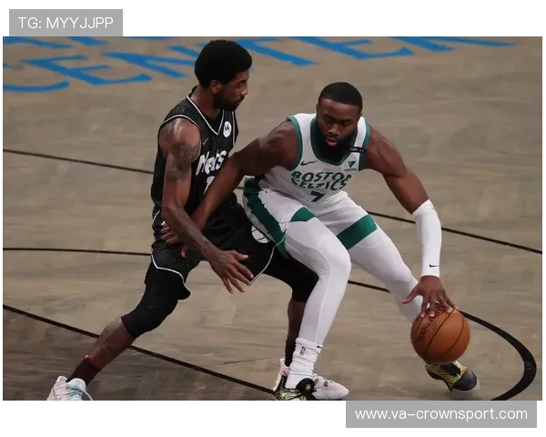 特雷·杨利用挡拆提升三分效率 拉开与欧文关键差距