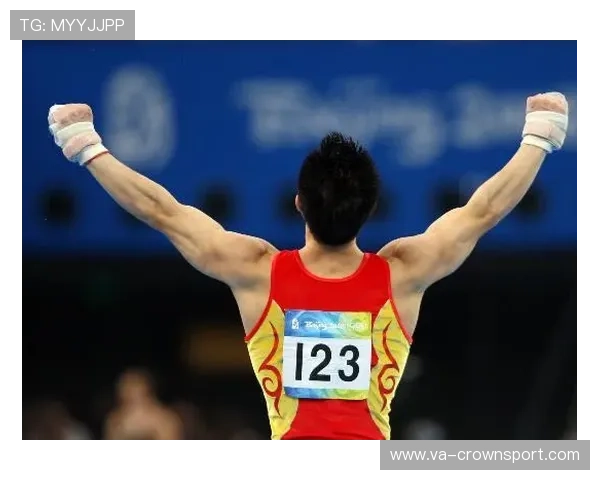 李小鹏穿得跟邻居大叔，比赛里竟然画风差这么多？