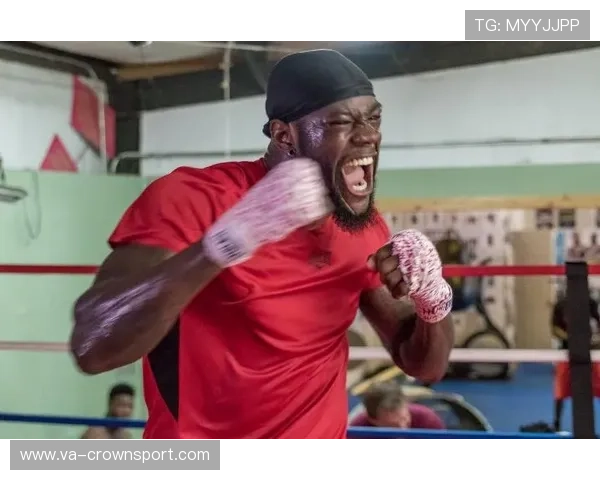 约书亚赛前啃鸡翅被拍，这自律人设崩得有点快