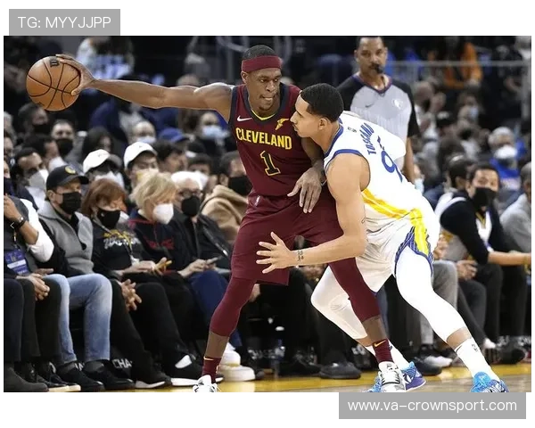 拉简·隆多利用挡拆组织能力提升球队进攻节奏，关键时刻表现优于传统控卫